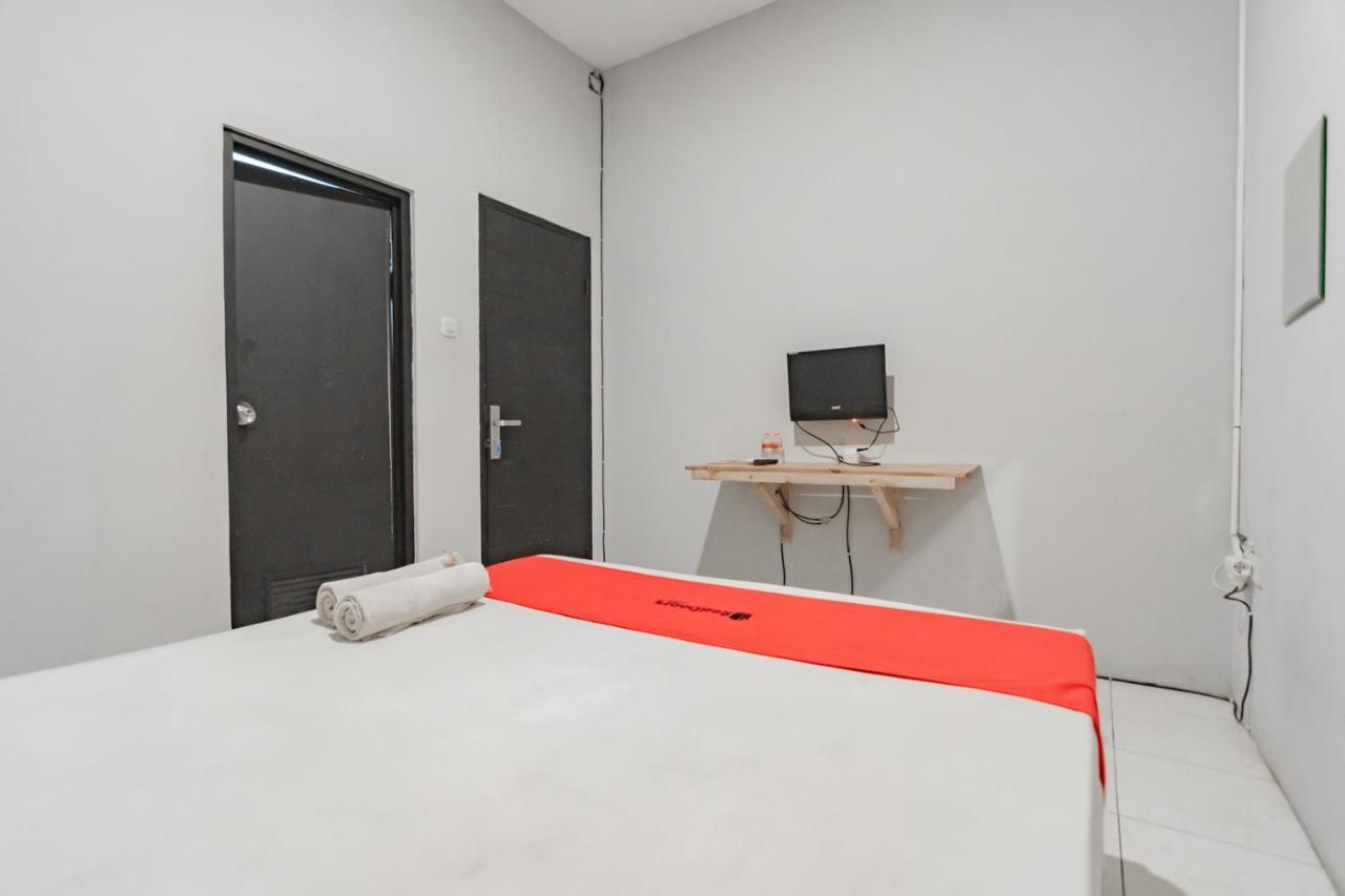 Hotel RedDoorz near Exit Toll Pasteur 4 Bandung Exterior foto