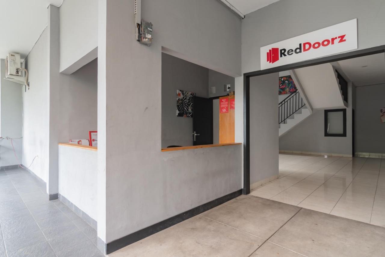 Hotel RedDoorz near Exit Toll Pasteur 4 Bandung Exterior foto