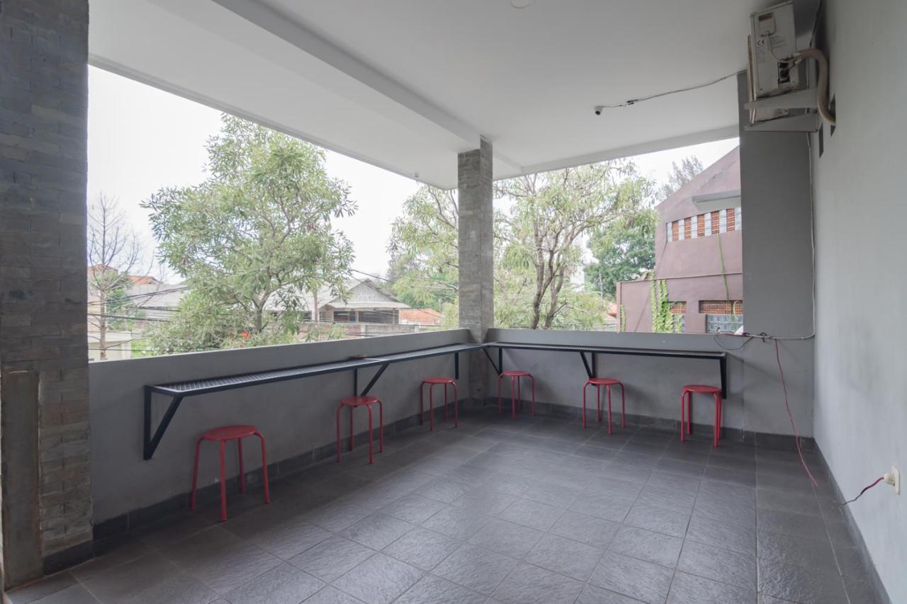 Hotel RedDoorz near Exit Toll Pasteur 4 Bandung Exterior foto